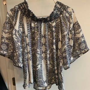 Women’s LULUS blue and white top